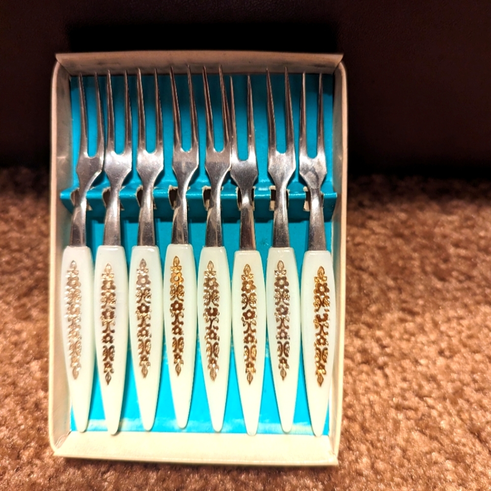 Vintage 8 Piece "Little Forks"